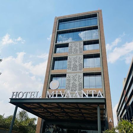 Hotel Mivaante Ahmedabad Buitenkant foto