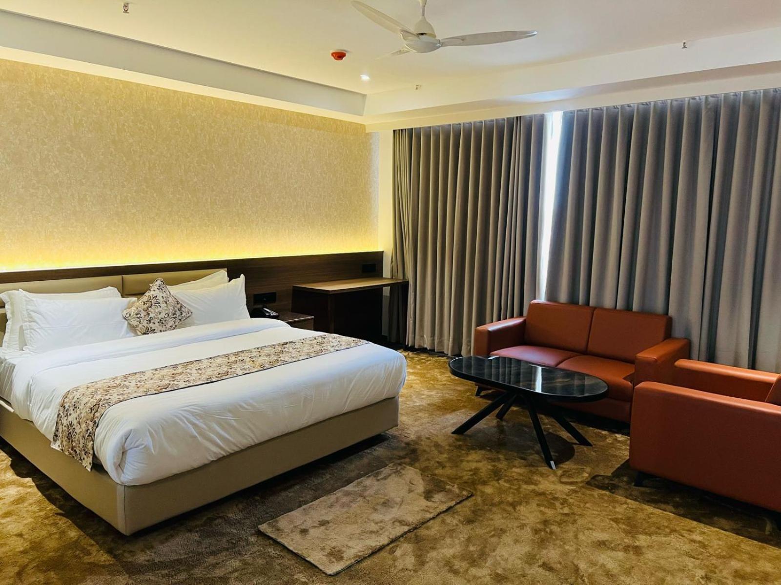 Hotel Mivaante Ahmedabad Buitenkant foto